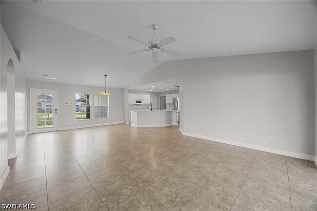 Building Photo - 915 NE 10th Ln