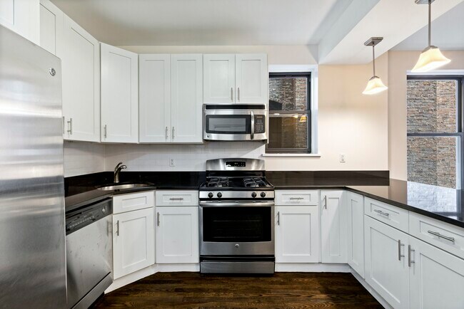 Building Photo - 211 W 102nd St