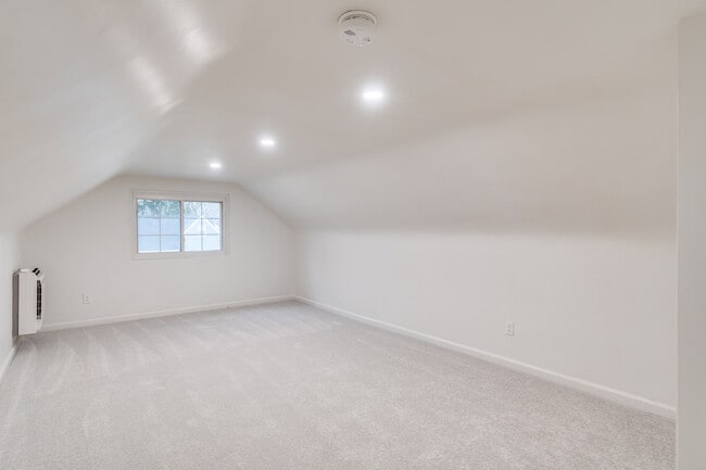Building Photo - 4053 Grove Ave