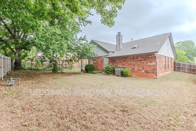 Building Photo - 1109 David Rd