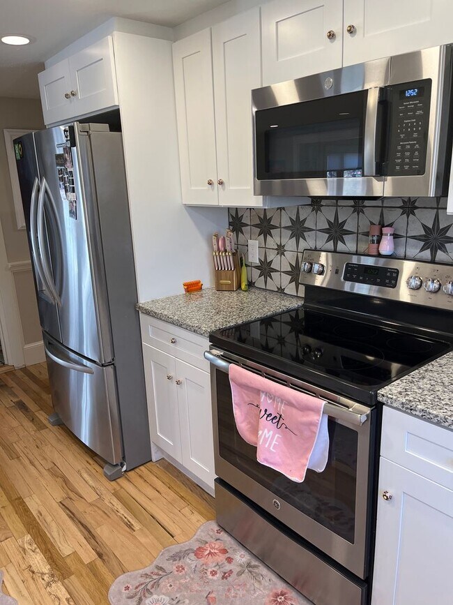 Building Photo - Cozy Cottage in Central Longmont