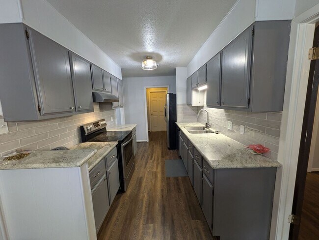 Building Photo - 3157 Merriman. Port Neches, TX 77651