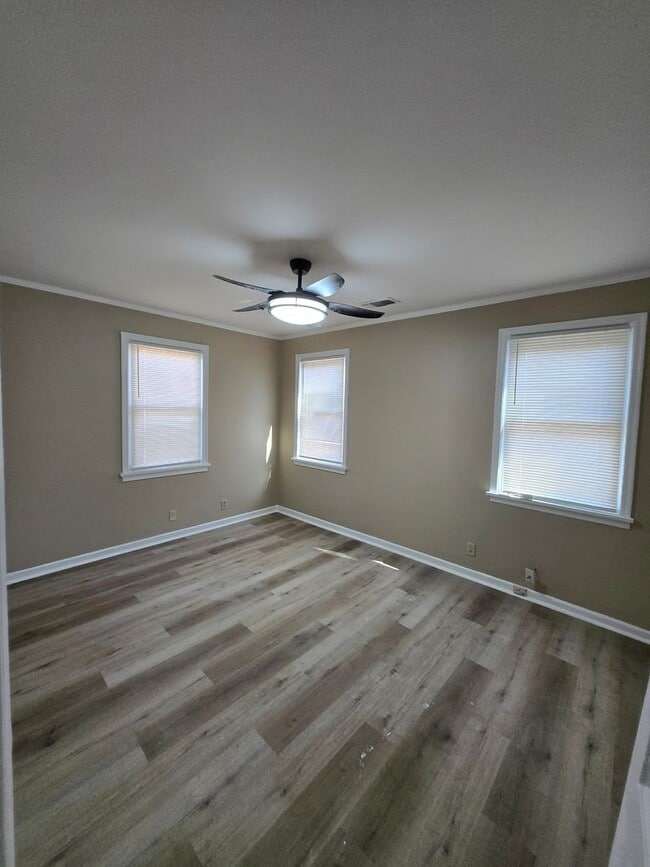 Building Photo - Walker duplex