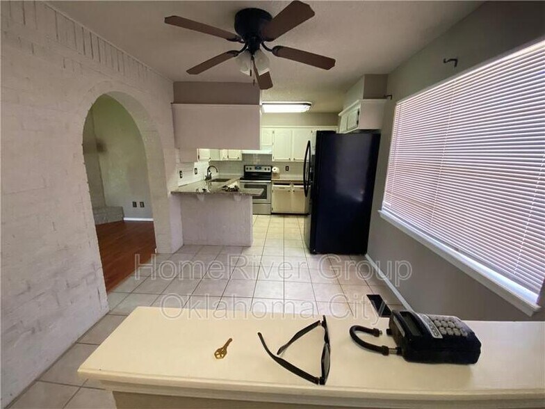 Building Photo - 1029 Cambridge Dr