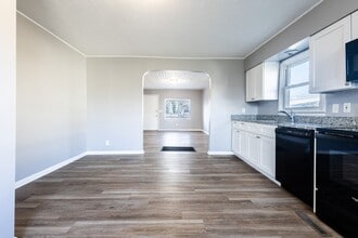 Building Photo - Renovated 1-Bedroom Home with Spacious Backyard & Washer/Dryer