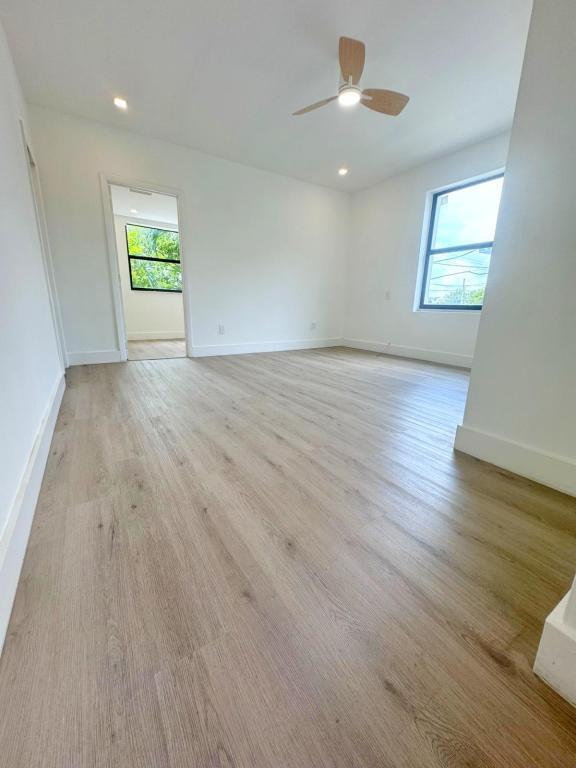 Building Photo - 445 SW 3rd St