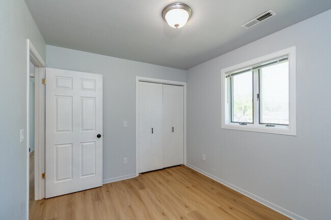 Building Photo - 236 N Fair Oaks Ave