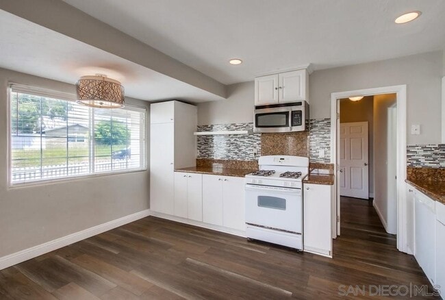 Building Photo - 6327 Newsome Dr