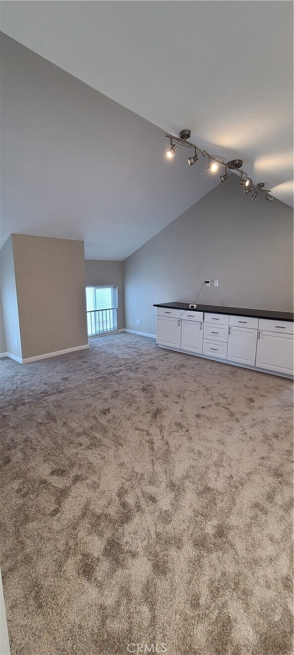 Building Photo - 709 Oceanhill Dr