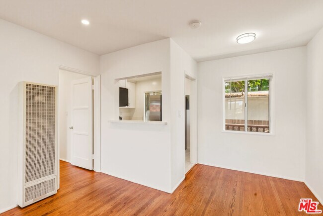 Building Photo - 2710 Bellevue Ave