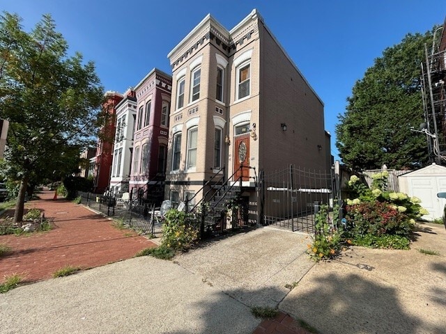 Building Photo - 313 6th St SE