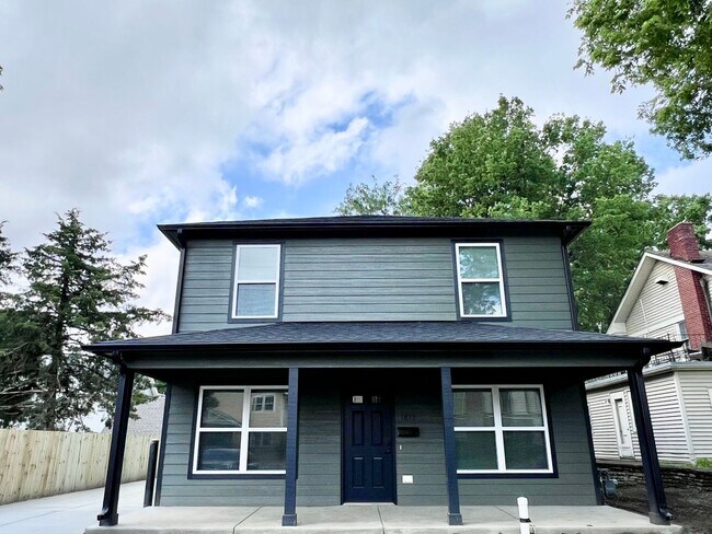 Building Photo - Newly Built 4 Bed/4.5 Bath in Central MHK