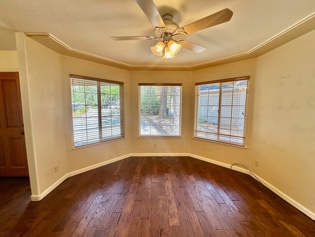 Building Photo - 122 Sterling Ct