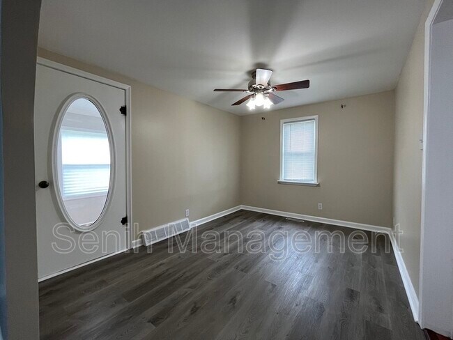 Building Photo - 2527 Hartline Dr