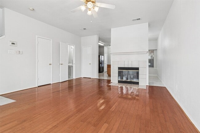 Building Photo - 3805 Brandon Park Dr