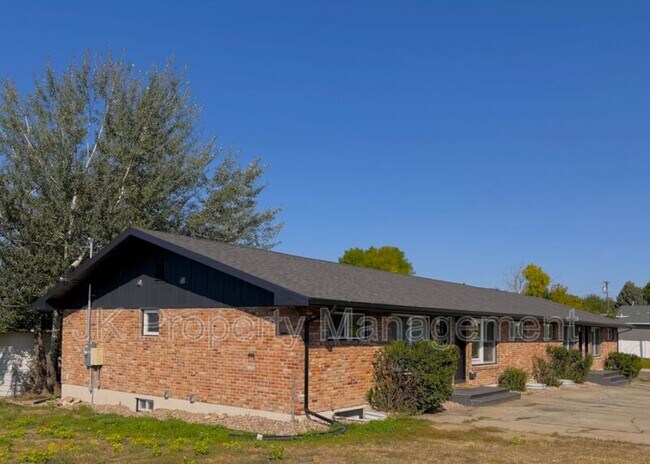 Building Photo - 2000 6th St NE