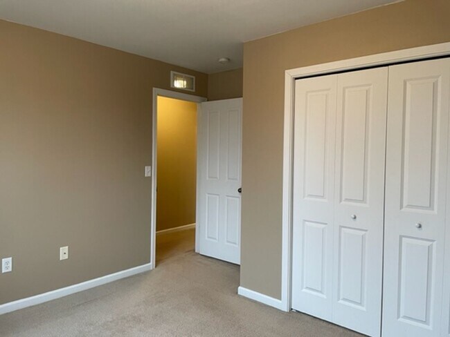 Building Photo - 4 Bedroom House Available August In Gilmore Farm