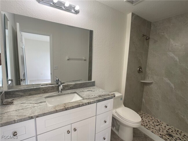 Building Photo - 1417 SE 8th Ave