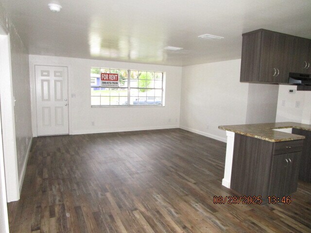 Building Photo - 1006 Continental Dr