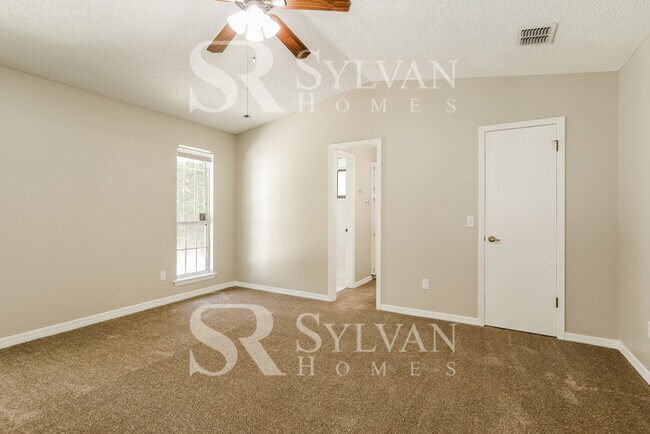 Building Photo - The living is easy in this 4 bedroom, 2 bathroom home