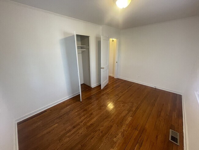 Building Photo - 3 bd 1 ba ranch house