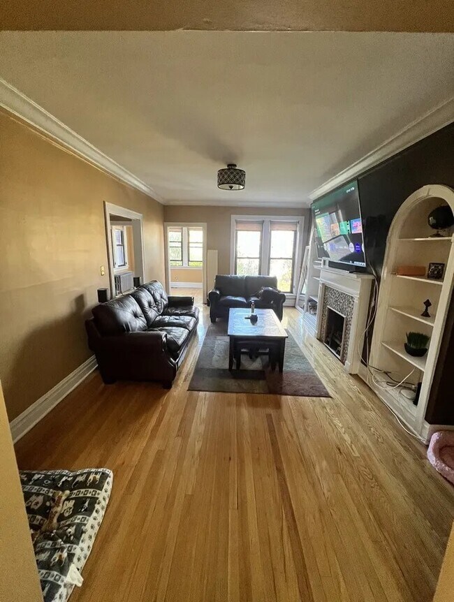 Building Photo - 6830 S Paxton Ave