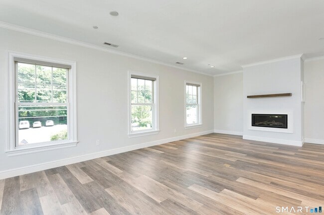 Building Photo - 1958 Post Rd