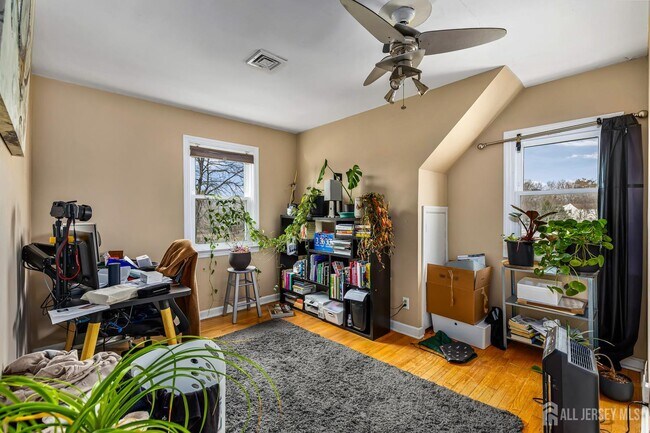 Building Photo - 165 MacArthur Ave