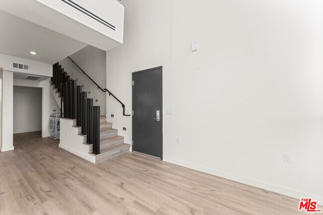 Building Photo - 3105 Bellevue Ave