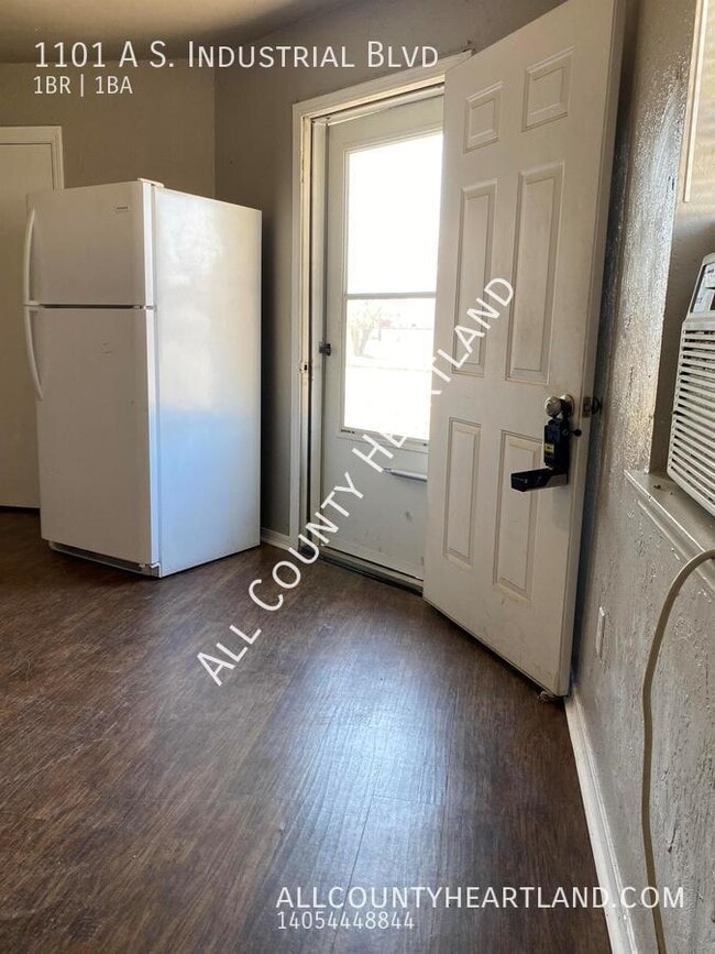 Building Photo - ALL BILLS PAID!