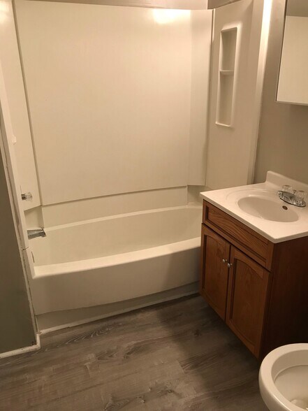 Building Photo - 2113 Magazine St