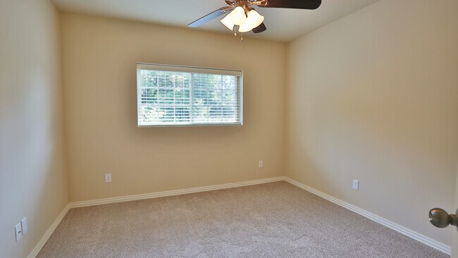 Building Photo - 438 S Sang Ave