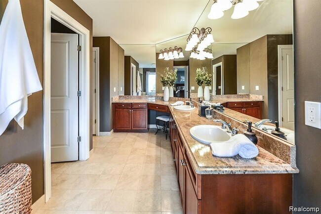 Building Photo - 51341 Park Pl Dr