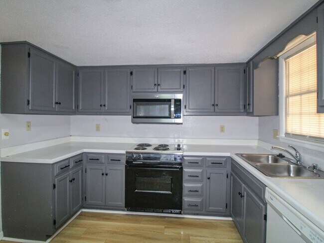Building Photo - 1823 Glenn St SW