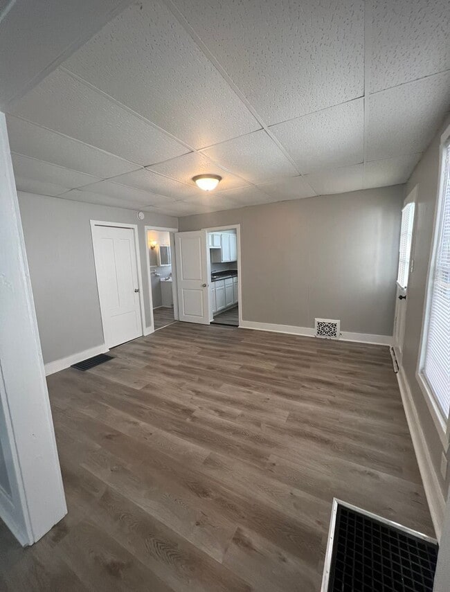 Building Photo - Updated 3BR Home with Central Air in Moline