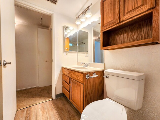 Building Photo - 1 Bedroom Condo For Rent