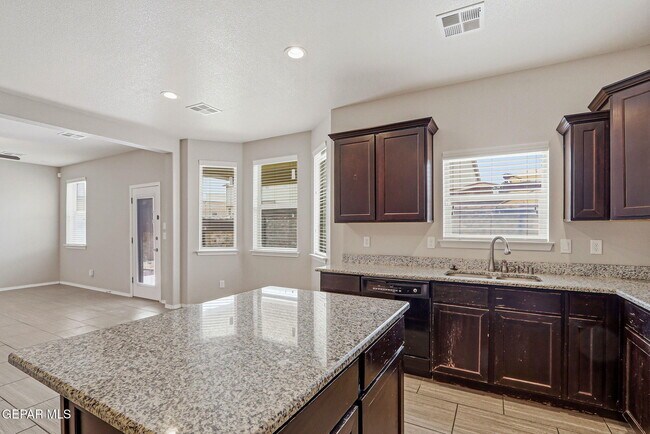 Building Photo - 1041 Earthstar Pl