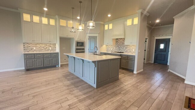 Building Photo - 4 Bedroom Home in Edmond