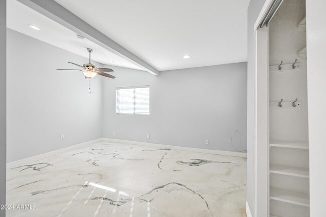 Building Photo - 1850 W Glenrosa Ave