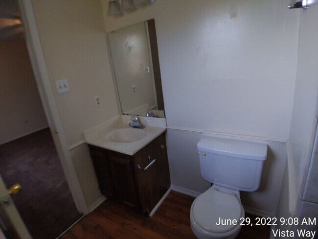 Building Photo - Apartment