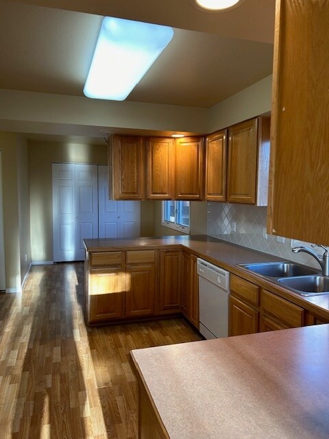 Building Photo - 3670 Point Dr