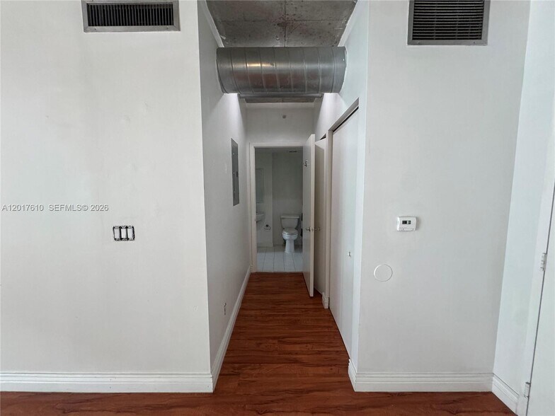 Building Photo - 690 SW 1st Ct
