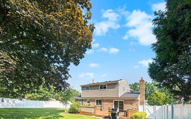 Building Photo - 793 Tarleton Ave