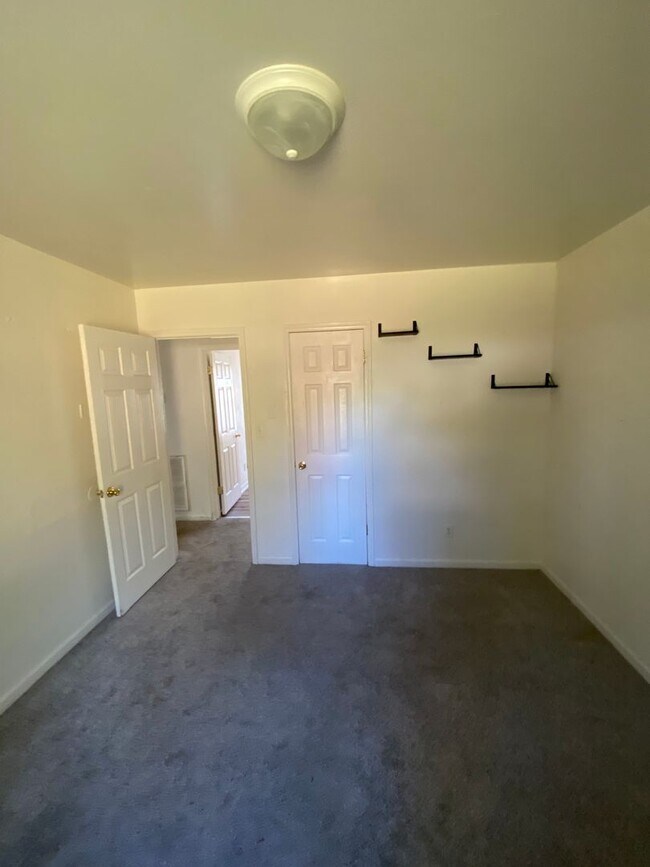 Building Photo - 6026 Emerald Ln
