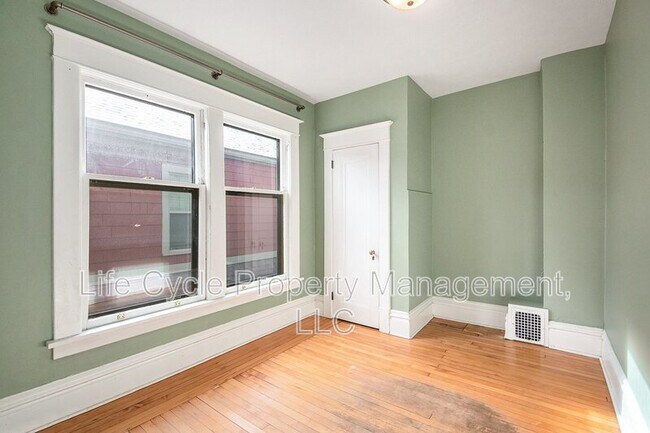 Building Photo - 354 Richard Terrace SE