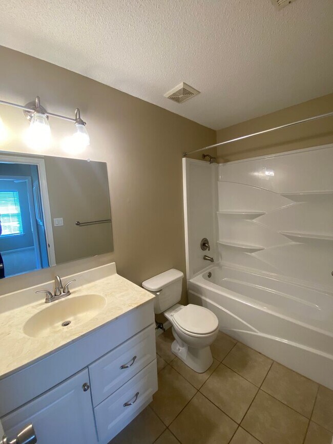Building Photo - 1112 Panola Cir