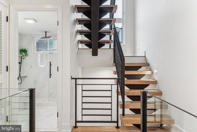 Building Photo - 1106 N Bodine St