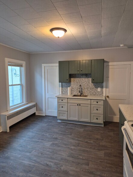 Building Photo - 47 Hoosick St