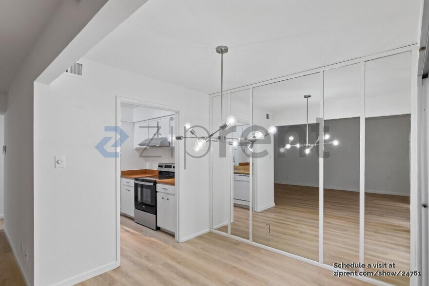 Building Photo - 675 Sharon Park Dr