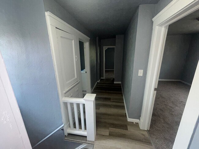 Building Photo - Charming 3-Bedroom Property in Prime Location